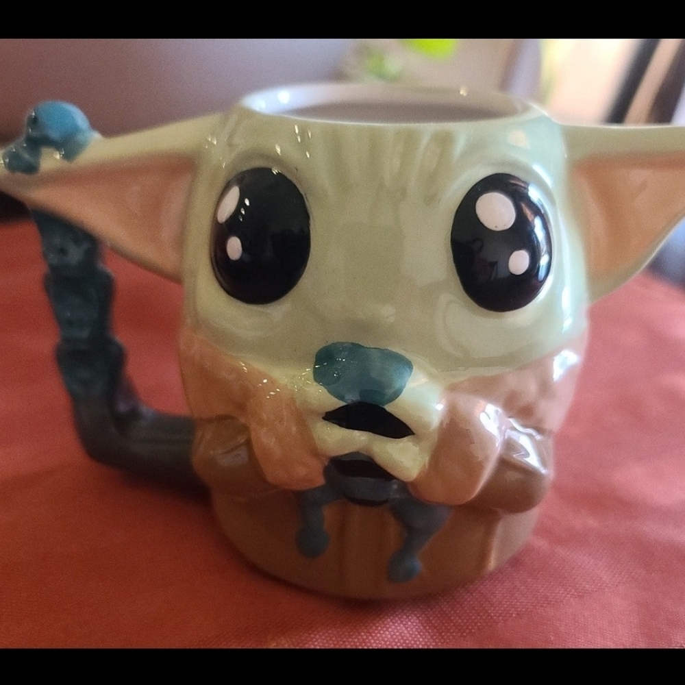 - Star Wars The Mandalorian The Child Baby Yoda & Frog Ceramic Sculpted Mug